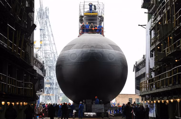 Lễ hạ thủy tàu ngầm Stary Oskol lớp Varshavyank.