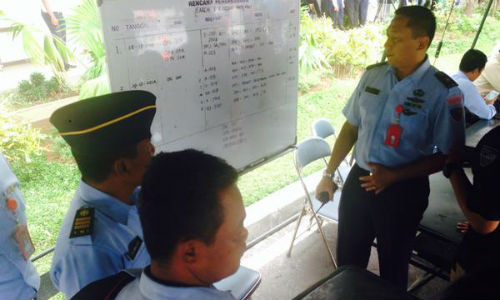 may bay air asia mat tich nhieu nuoc tham gia tim kiem hinh anh