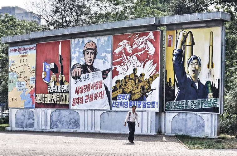 Những bức tranh tuyên truyền cổ động ở Bình Nhưỡng.