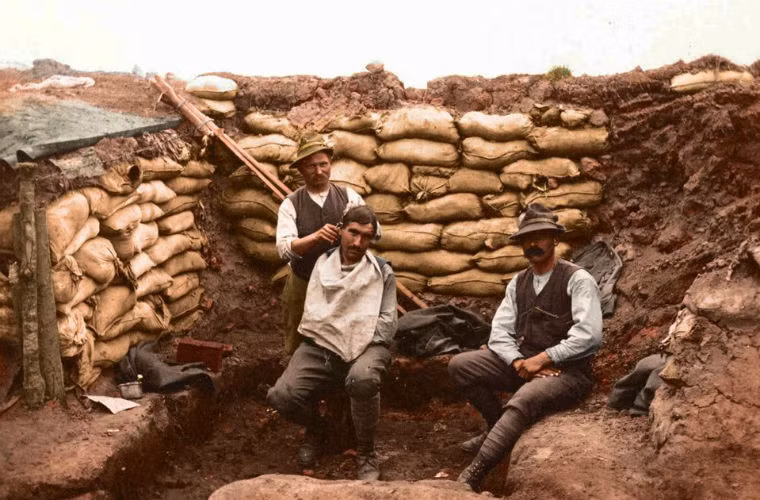 Đời sống giữa chiến hào đã trở thành đặc trưng của Chiến tranh thế giới lần thứ nhất.