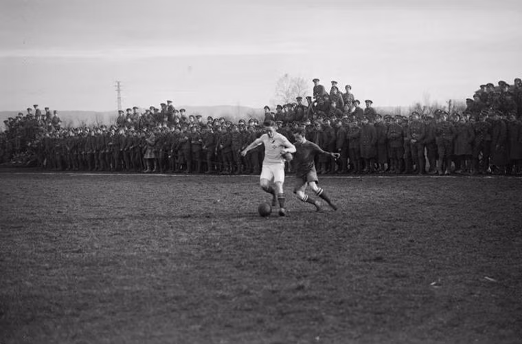 Bóng đá được coi là hình thức giải trí phổ biến giữa các binh sĩ trong Thế chiến I.