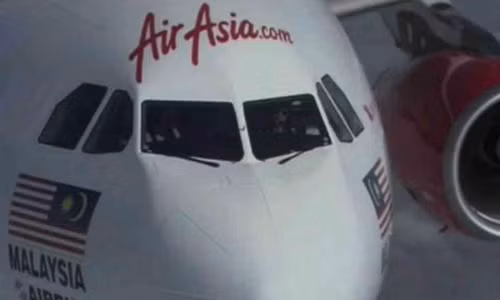 chiec may bay mat tich doi duong bay vi thoi tiet xau hinh anh