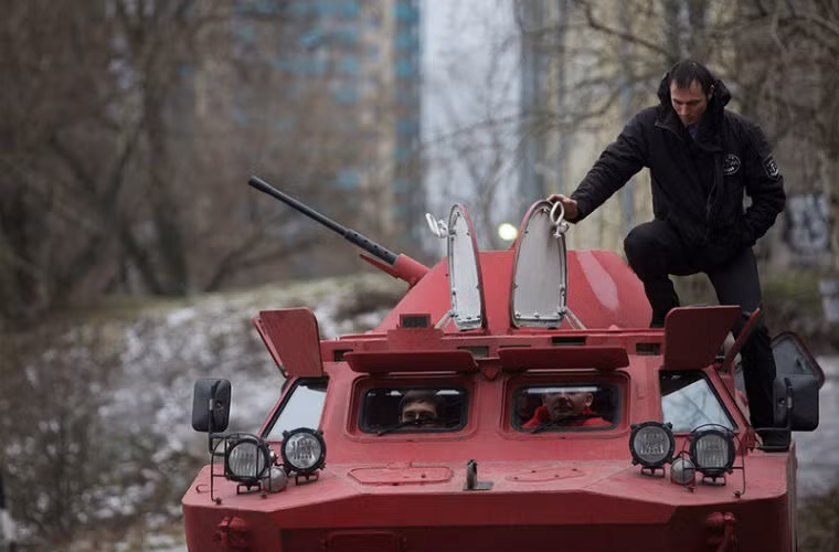 Dàn xe được sơn màu hồng, nhằm không làm người dân hoảng sợ - theo lời người chủ của công ty.