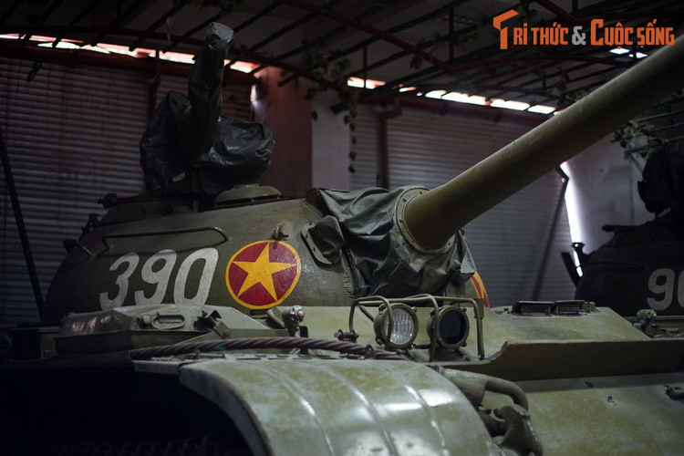 Từ ngày 23/3/1975, xe tăng 390 tham gia giải phóng Huế. Ngày 29/3, tham gia giải phóng thành phố Đà Nẵng. Sau đó xe được điều về Tiểu đoàn 1 - Lữ đoàn 203 và cùng đơn vị hành quân đến Rừng Lỏ (gần Xuân Lộc) tiến công vào Sài Gòn - Gia Định.