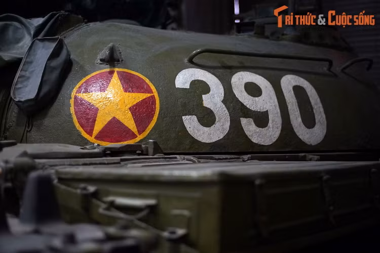 Ngày 30/4/1975, xe tăng 390 đã húc đổ cổng chính Dinh Độc Lập, mở đường cho quân ta vào bắt sống Tổng thống Dương Văn Minh và nội các của chính quyền Sài Gòn. Với sự kiện này, xe tăng 390 đã đi vào lịch sử như một biểu tượng của ngày thống nhất đất nước.