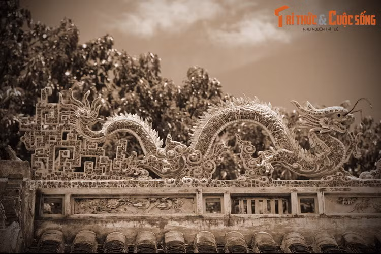 Ngày nay, đình Cẩm Phô - ngôi đình của làng Cẩm Phô xưa - là một trong những địa điểm tham quan nổi bật trong khu phố cổ Hội An. Đình vẫn giữ được kiến trúc cổ xưa, có từ lần trùng tu vào năm 1817, dưới thời vua Gia Long.