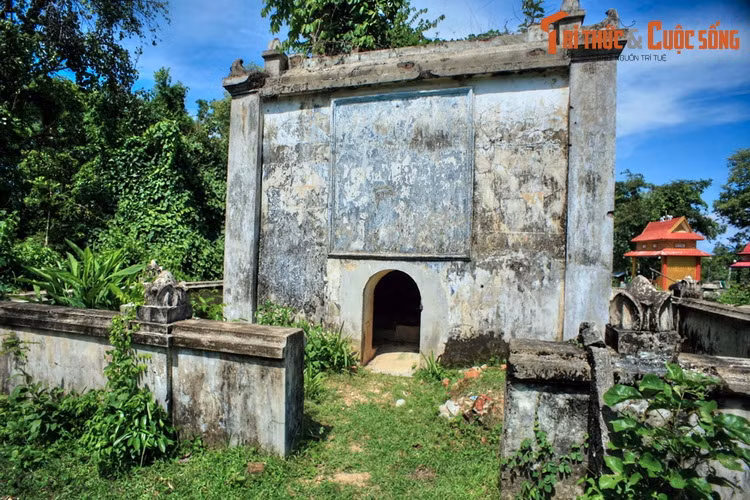 Khun Yu Nốp tên thật là N'Thu K'Nul, vị tù trưởng đã khai sinh ra Buôn Đôn và có công lớn trong buổi đầu phát triển nghề săn voi rừng nơi đây. Trong sự nghiệp của mình, Khun Yu Nốp đã săn bắt và thuần hóa hàng trăm voi rừng.