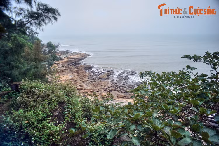 Năm 1962, biển Sầm Sơn và núi Trường Lệ đã được công nhận là di tích cấp quốc gia. Đến năm 2019, nơi đây được xếp hạng di tích quốc gia đặc biệt với tên gọi chính thức là "Di tích lịch sử và danh lam thắng cảnh Sầm Sơn".