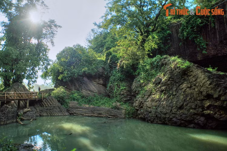 Một số hình ảnh khác về "Gành Đá Đĩa" ở thắng cảnh thác Dray Sáp - Dray Nur.