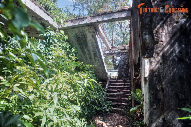 Theo ước tính, trong 81 ngày đêm chiến sự, quân đội Mỹ – Sài Gòn đã ném xuống thị xã lượng bom tương đương với sức công phá của 7 quả bom nguyên tử mà Mỹ đã ném xuống Hiroshima năm 1945. Dù bị tàn phá nặng nề, trường Bồ Đề là một số ít tòa nhà đứng vững sau chiến sự.