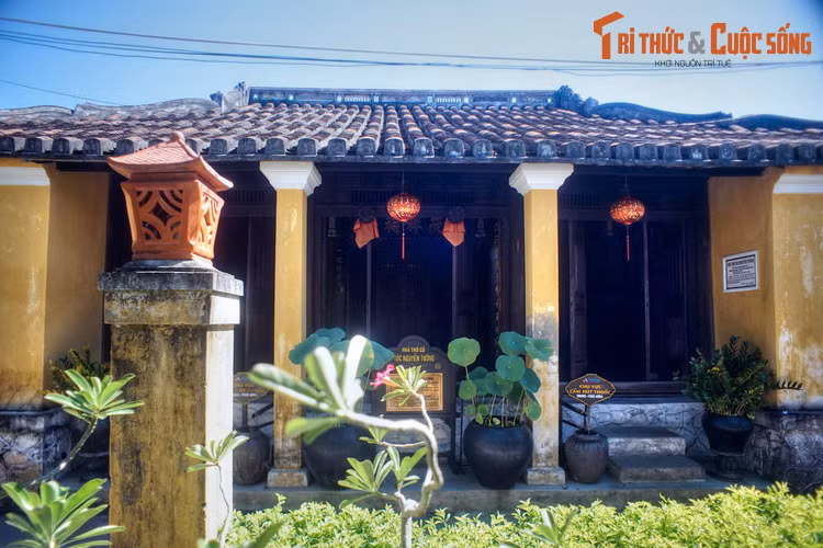 Chiêm ngưỡng bàn thờ gia tiên hoành tráng nhất phố cổ Hội An Chiem nguong ban tho gia tien hoanh trang nhat pho co Hoi An