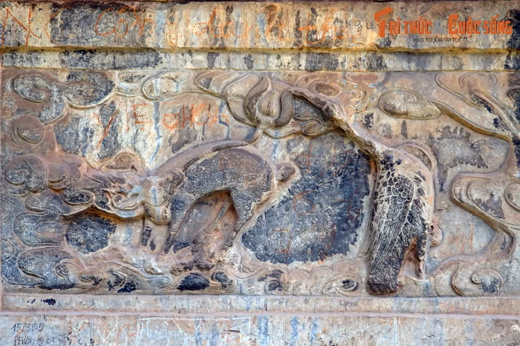 Có ý kiến cho rằng, hình ảnh các loài vật được chạm khắc trên tháp Báo Nghiêm là những biểu tượng mang màu sắc Nho giáo, có tính ẩn dụ, thể hiện sự mong cầu của con người.