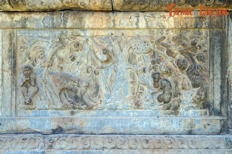 Ví dụ như ở bức chạm này có hình chim sẻ (tiếng Hán là "tước"), con hươu ("lộc"), tổ ong ("phong") và con khỉ (hầu), mang hàm ý về ước muốn được "tước lộc", "phong hầu".