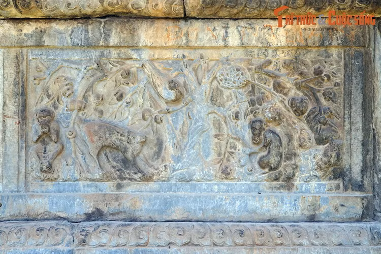 Ví dụ như ở bức chạm này có hình chim sẻ (tiếng Hán là "tước"), con hươu ("lộc"), tổ ong ("phong") và con khỉ (hầu), mang hàm ý về ước muốn được "tước lộc", "phong hầu".