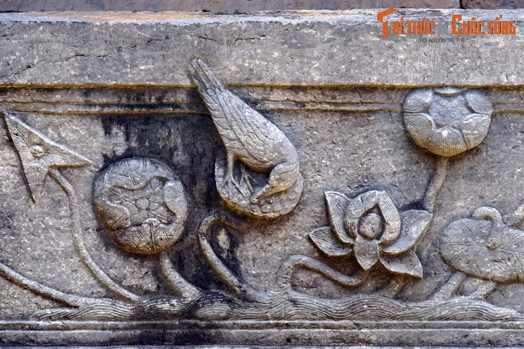 Vì thể hiện ham muốn đời thường, những hình ảnh này chỉ được đặt ở ngoại cảnh của ngôi chùa, phơi sương gió qua hàng trăm năm.