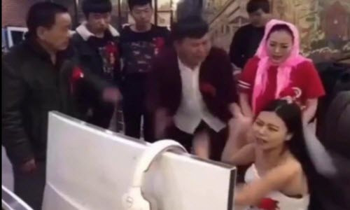 Cô dâu bá đạo bỏ cả lễ cưới vì nghiện game Co dau ba dao bo ca le cuoi vi nghien game