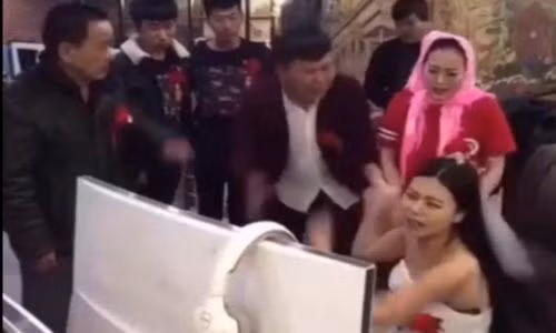 Co dau ba dao bo ca le cuoi vi nghien game