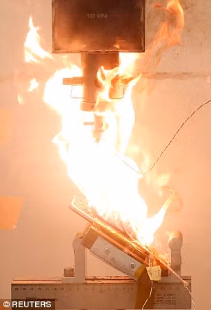 Cuộc thử nghiệm được tiến hành với điện thoại Galaxy Note 7 sạc đầy pin.