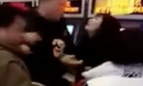 Xon xao canh co gai bi danh tui bui vi tranh xep hang