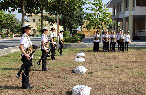 Trong thực hiện nhiệm vụ huấn luyện quân sự, chị em luôn khắc phục khó khăn, hoàn thành mọi nhiệm vụ được giao với chất lượng và hiệu quả cao, góp phần hoàn thành nhiệm vụ chính trị trung tâm của đơn vị. Dù trên bãi tập hay trong các văn phòng làm việc, mỗi chị em đều xác định rõ quyết tâm, tự mình nghiên cứu, học tập và rèn luyện. Kết quả kiểm tra các nội dung quân sự luôn đạt 100% yêu cầu, trong đó có trên 85% khá, giỏi.