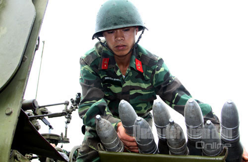 Phát huy những kết quả đã đạt được trong năm 2014, ngay trong ngày đầu ra quân huấn luyện năm 2015, trên các thao trường, trận địa, cán bộ, chiến sĩ Lữ đoàn 210 lại hăng say luyện tập, nhằm nâng cao khả năng sẵn sàng chiến đấu cao nhất, bảo đảm “đã bắn là trúng”…