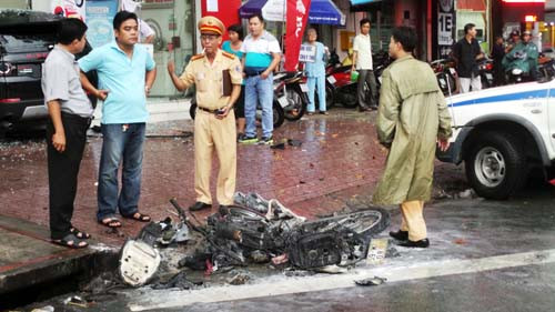 Vu o to dam lien hoan hang chuc xe may: Tai xe khai gi?