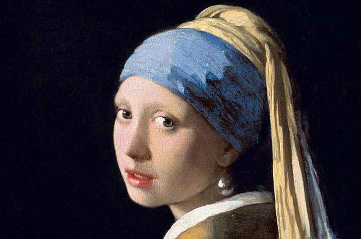 10. Phần mặt nghiêng bên trái được cho là hấp dẫn hơn bên phải: Nghiên cứu cho thấy mặt nghiêng bên trái của chúng ta thể hiện cảm xúc tốt hơn.