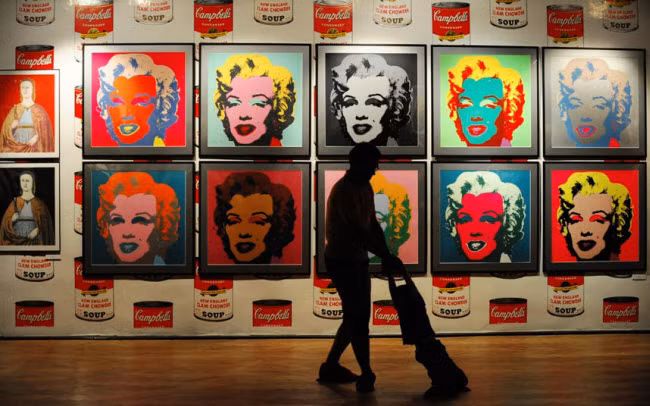  14. Bảo tàng nghệ thuật hiện đại Andy Warhol, Slovakia: Tại bảo tàng nghệ thuật Andy Warhol ở Slovakia, du khách có cơ hội chiêm ngưỡng các tác phẩm giá trị nhất của nghệ sĩ Andy Warhol, bao gồm cả một bản in Marilyn Monroe.