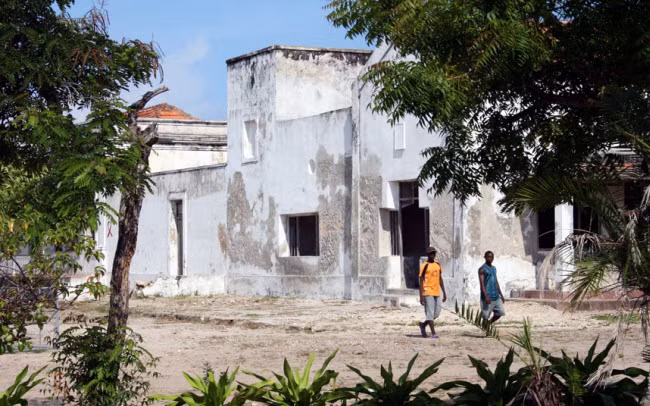  12. Đảo Ibo, Mozambique: Là một phần của quần đảo Quirimbas ở Ấn Độ Dương, đảo Ibo từng là thuộc địa của Bồ Đào Nha ở châu Phi và được trao trả lại cho Mozambique vào năm 1974. Trải qua hơn 4 thập kỷ, các nhà thờ, pháo đài và nhà ở đây bị xuống cấp. Mặc dù vậy một số công trình được cải tạo thành khách sạn cao cấp phục vụ nhu cầu ngày càng tăng của du khách.