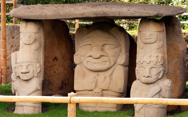  10. Công viên khảo cổ San Agustin, Colombia: Công viên khảo cổ San Agustin ở miền nam Colombia được UNESCO công nhận là di sản thế giới vào năm 1995. Khu khảo cố này chứa nhiều lăng mộ có niên đại khoảng 2.000 năm. Nhưng người được chôn cất dưới các ngôi mộ vẫn còn là bí ẩn. Họ được cho là thuộc về một nền văn minh không có tên của người Andean.