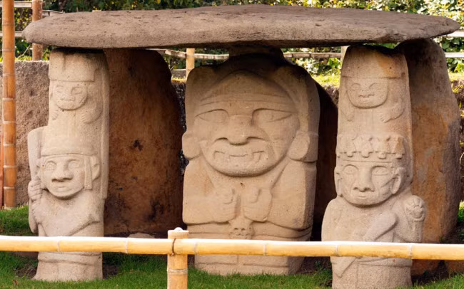  10. Công viên khảo cổ San Agustin, Colombia: Công viên khảo cổ San Agustin ở miền nam Colombia được UNESCO công nhận là di sản thế giới vào năm 1995. Khu khảo cố này chứa nhiều lăng mộ có niên đại khoảng 2.000 năm. Nhưng người được chôn cất dưới các ngôi mộ vẫn còn là bí ẩn. Họ được cho là thuộc về một nền văn minh không có tên của người Andean.