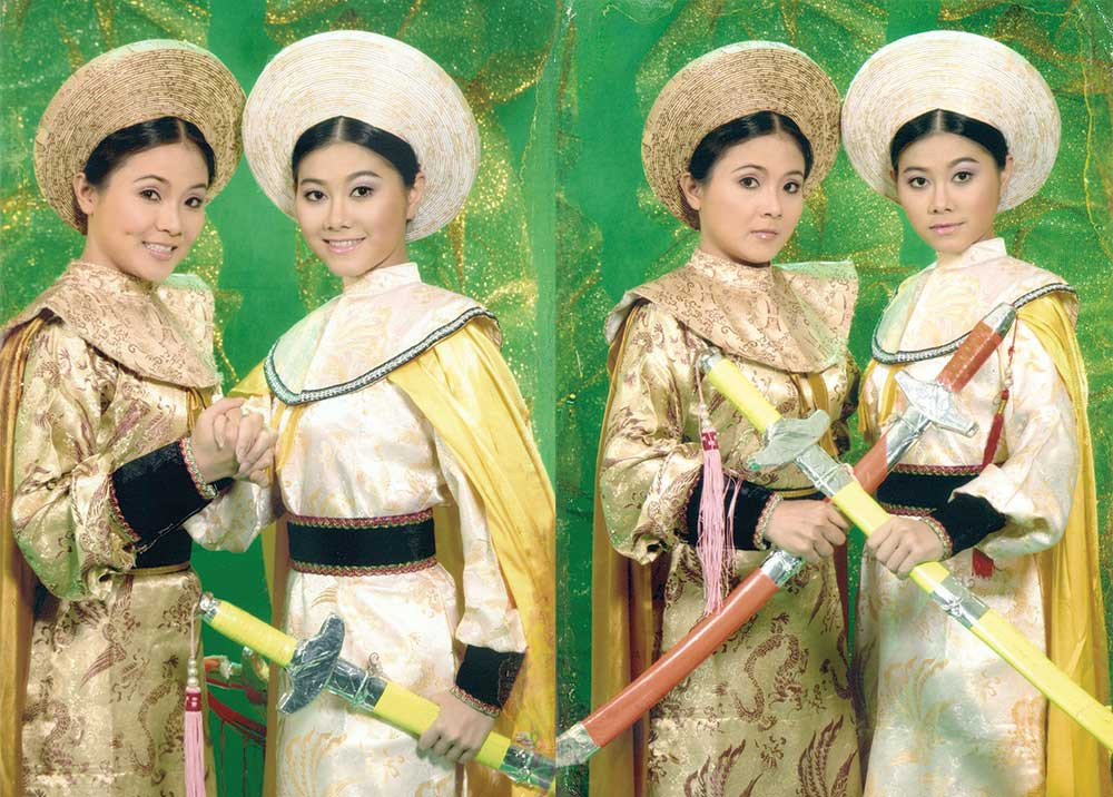 Hai Bà mồ côi cha sớm nhưng được mẹ quan tâm nuôi dưỡng, dạy cho nghề trồng dâu, nuôi tằm, truyền lòng yêu nước, rèn luyện sức khoẻ, rèn luyện võ nghệ.