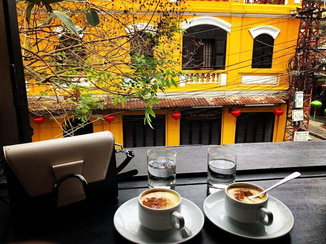 Có rất nhiều hương vị cà phê: Việt Nam là nước xuất khẩu cà phê lớn thứ hai trên thế giới. Người Việt Nam uống rất nhiều cà phê ở mọi lúc mọi nơi, đặc biệt là cà phê cùng sữa đặc. Từng giọt cà phê chảy từ phin xuống cốc, hoà quyện với sữa đặc, toả ra mùi hương thơm phức.