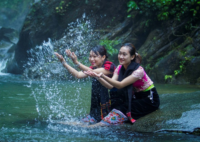 Đặc biệt, đây cũng là nơi cư trú lâu đời của đồng bào các dân tộc ít người như: Thái, Khơ Mú, Ơ Đu và Đan Lai...