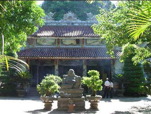 Chùa được xây dựng vào năm 1701. Ở đây tồn tại tấm bia đá lập vào thời Minh mạng thứ 11 (1830) ghi chép về chùa.