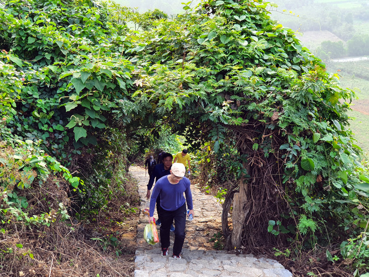 Núi Thần Đinh bây giờ đã trở thành điểm du lịch sinh thái, tâm linh khá hấp dẫn cho du khách.