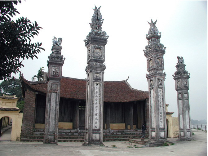 Ông trốn vào rừng giả chết. Tần Thủy Hoàng không tin, dọa sẽ đem quân tấn công, đòi tìm được xác của Lý Ông Trọng mới tin. Không còn cách nào khác, ông tự vẫn để được chết trên mảnh đất quê hương.