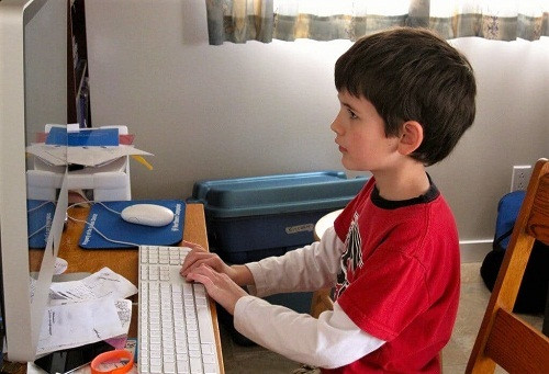 Lập trình viên ở Belarus là một nghề rất uy tín, có mức lương cao hơn tất cả nước láng giềng, trong khi mức lương trung bình ở Belarus thuộc nhóm thấp nhất ở châu Âu. Nhiều trẻ nhỏ ở nước này mơ ước trở thành lập trình viên.