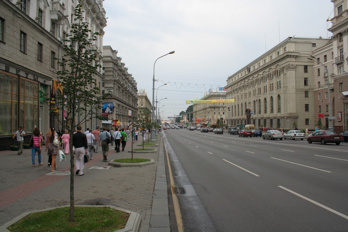 Con đường dài nhất ở Belarus là Independence Avenue ở Minsk. Đặc biệt, con đường này đổi tên nhiều lần với 14 tên gọi nhau. Đây là một trong những con đường dài nhất châu Âu, một ứng cử viên trong Danh sách Di sản Thế giới của UNESCO.