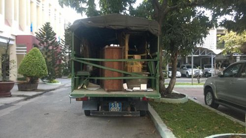 Chuoc thuoc me ong ba, cuop kho co vat hang ty dong