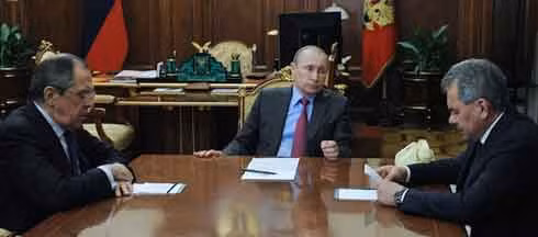 Mo xe tin tuc bao chi ve viec Nga rut quan khoi Syria