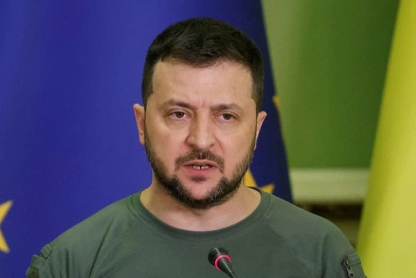 Ong Zelensky sa thai hai quan chuc hang dau vi cap duoi phan quoc