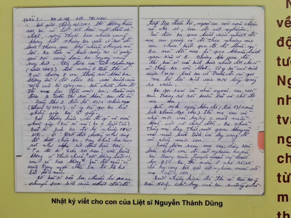 Nguoi dan Ha Noi xuc dong khi xem trien lam “Den on dap nghia“-Hinh-15