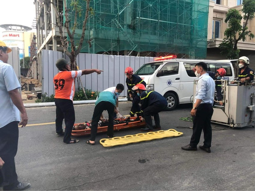Da Nang: Sap can cau bom be tong tai cong trinh, 3 nguoi thuong vong-Hinh-3