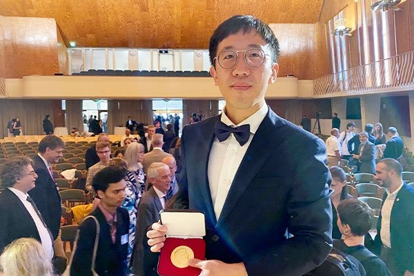 June Huh - cuoc gap “dinh menh