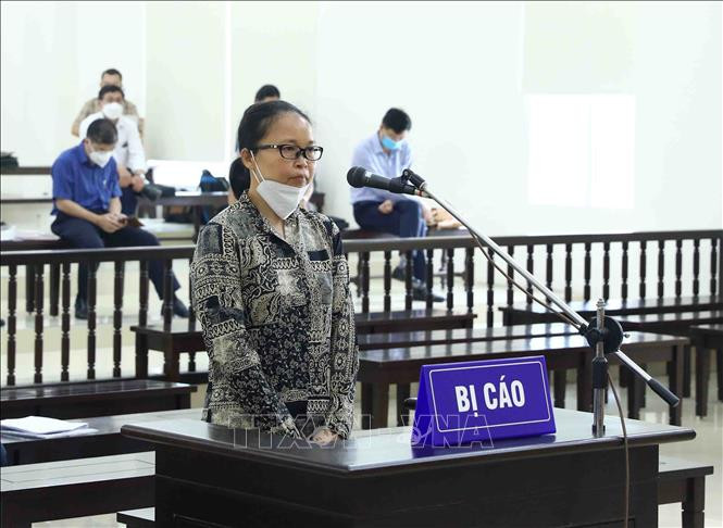 Bi cao khai ong Nguyen Duc Chung chi dao dung thau ngay truoc gio mo thau-Hinh-2