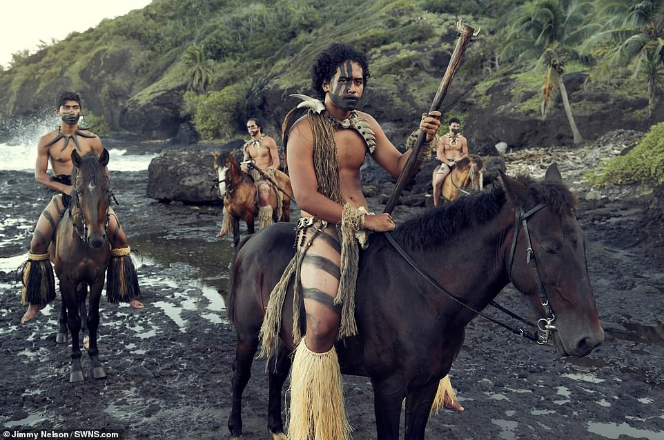 "Đó là một phần tươi đẹp của thế giới và vẫn còn tương đối hoang sơ với thế giới phát triển bên ngoài. Để đến được đây, bạn phải thực sự nỗ lực, nơi đây cách Tahiti khoảng 4 giờ đi máy bay", Jimmy nói.