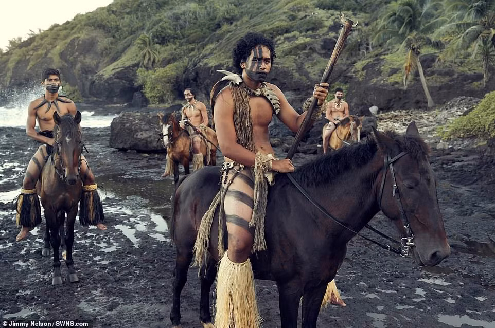 "Đó là một phần tươi đẹp của thế giới và vẫn còn tương đối hoang sơ với thế giới phát triển bên ngoài. Để đến được đây, bạn phải thực sự nỗ lực, nơi đây cách Tahiti khoảng 4 giờ đi máy bay", Jimmy nói.