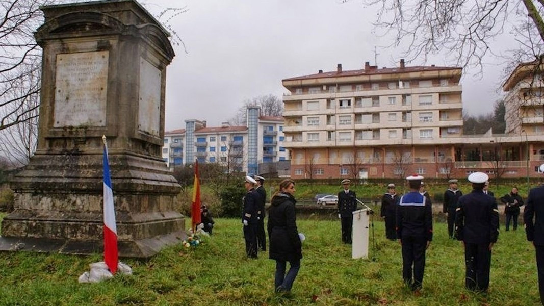 Cụ thể, 6 tháng đầu năm, đảo thuộc về quyền sở hữu của Pháp, 6 tháng cuối năm thuộc về Tây Ban Nha. Việc thay đổi này đã diễn ra trong suốt hơn 400 năm qua.