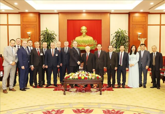 Tong Bi thu Nguyen Phu Trong tiep Thu tuong Cong hoa Belarus Roman Golovchenko-Hinh-3